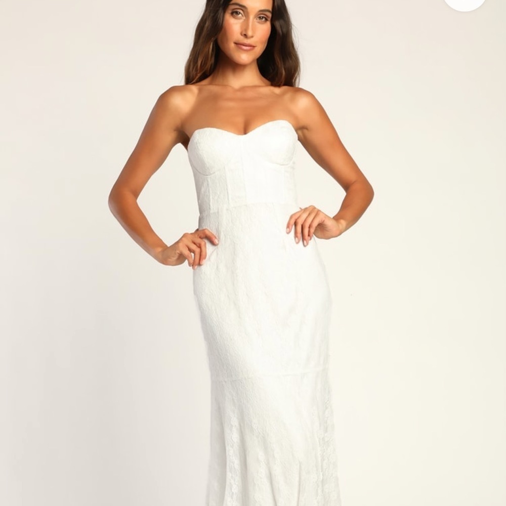 Women’s White lace bustier trumpet dress size small